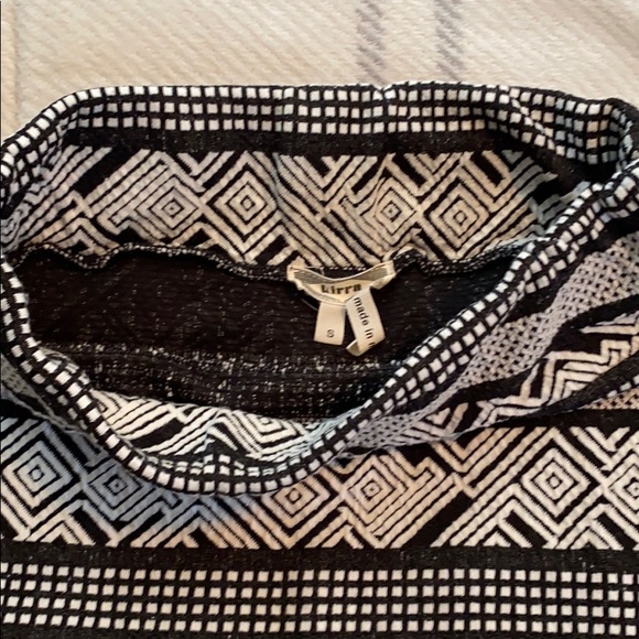 Black and white patterned body-con skirt - Picture 3 of 3